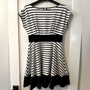 Kate Spade Broome Street cap sleeve fit/flare dress in black/white stripes - L